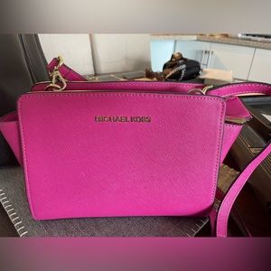 Michael Kors hand bag